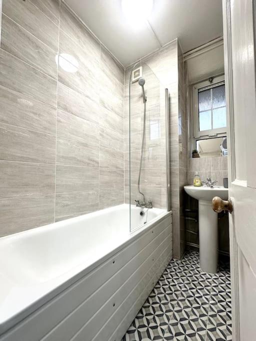 Quirky 3 Bedroom Flat In Shoreditch London Bagian luar foto